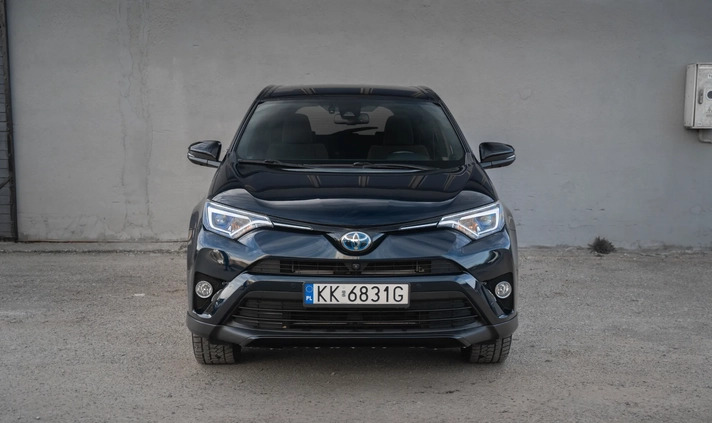 Toyota RAV4 cena 101000 przebieg: 104000, rok produkcji 2018 z Wąchock małe 211